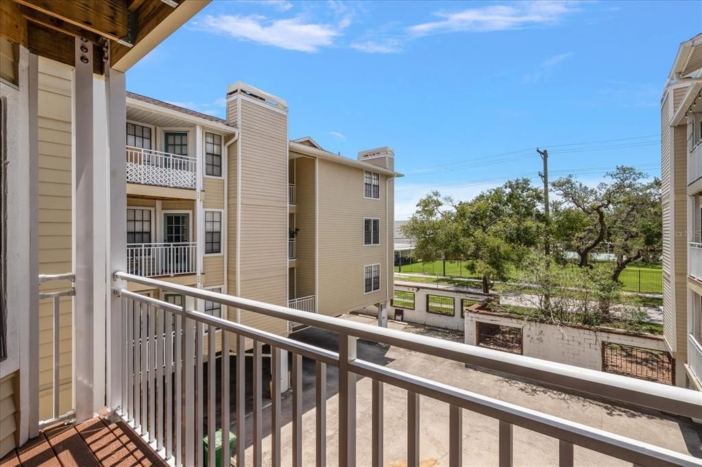 For Rent: $2,800 (2 beds, 2 baths, 966 Square Feet)