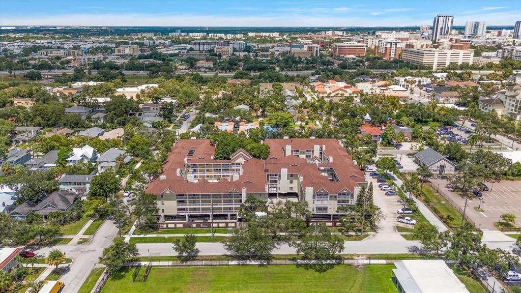 For Rent: $2,800 (2 beds, 2 baths, 966 Square Feet)