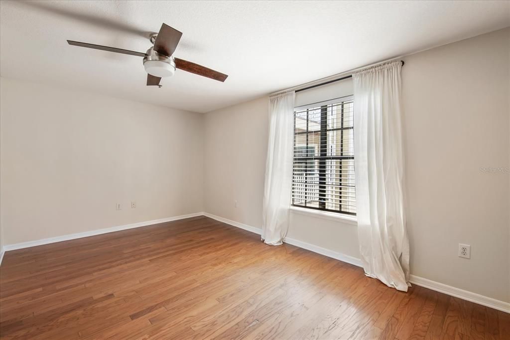 For Rent: $2,800 (2 beds, 2 baths, 966 Square Feet)