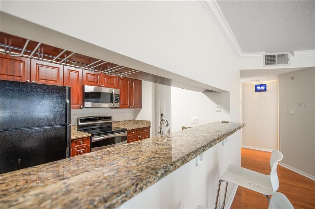 For Rent: $2,800 (2 beds, 2 baths, 966 Square Feet)