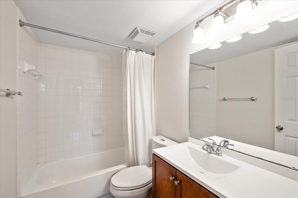 For Rent: $2,800 (2 beds, 2 baths, 966 Square Feet)