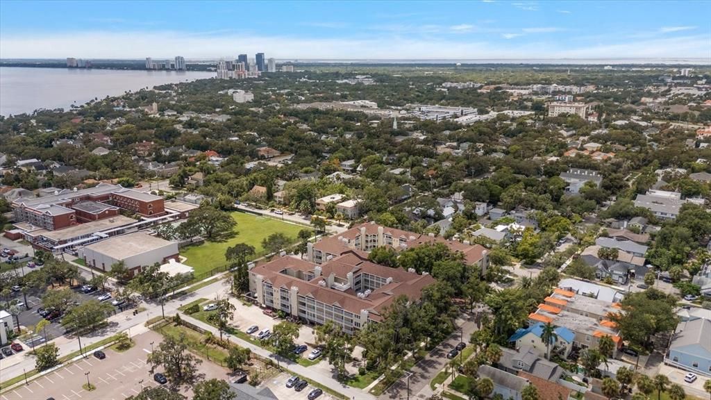 For Rent: $2,800 (2 beds, 2 baths, 966 Square Feet)