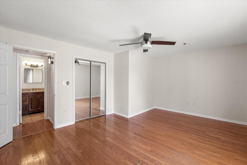 For Rent: $2,800 (2 beds, 2 baths, 966 Square Feet)