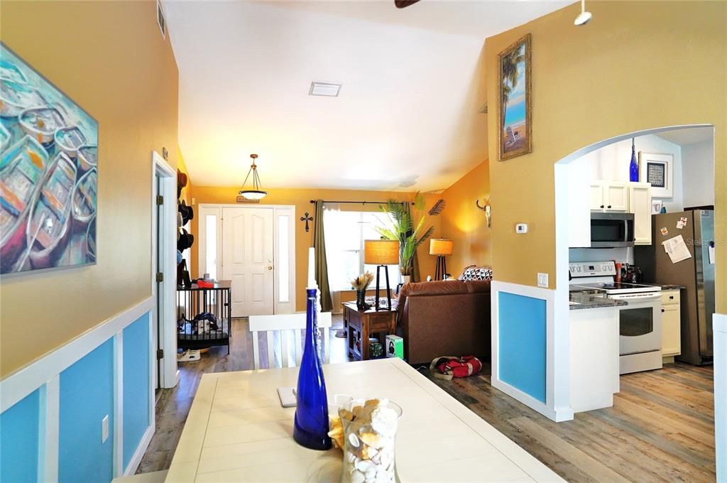 For Sale: $379,900 (3 beds, 2 baths, 1882 Square Feet)