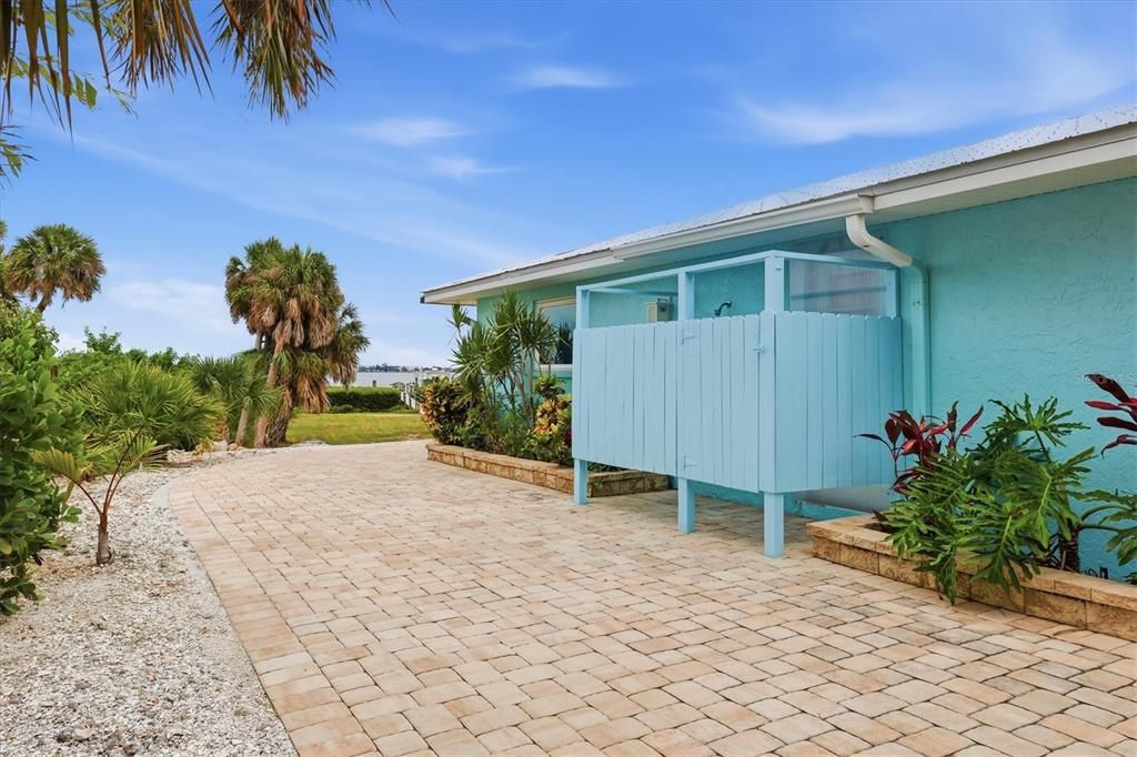 For Sale: $2,300,000 (3 beds, 2 baths, 2144 Square Feet)
