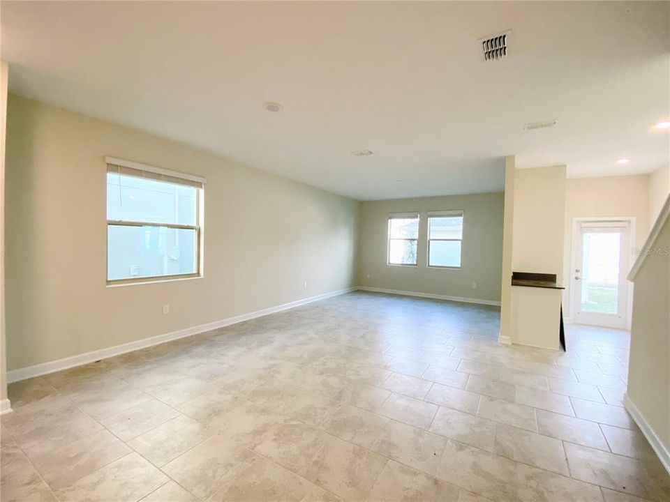 For Rent: $2,695 (3 beds, 3 baths, 2132 Square Feet)