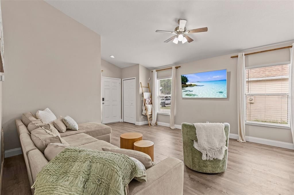 For Sale: $375,000 (3 beds, 2 baths, 1335 Square Feet)