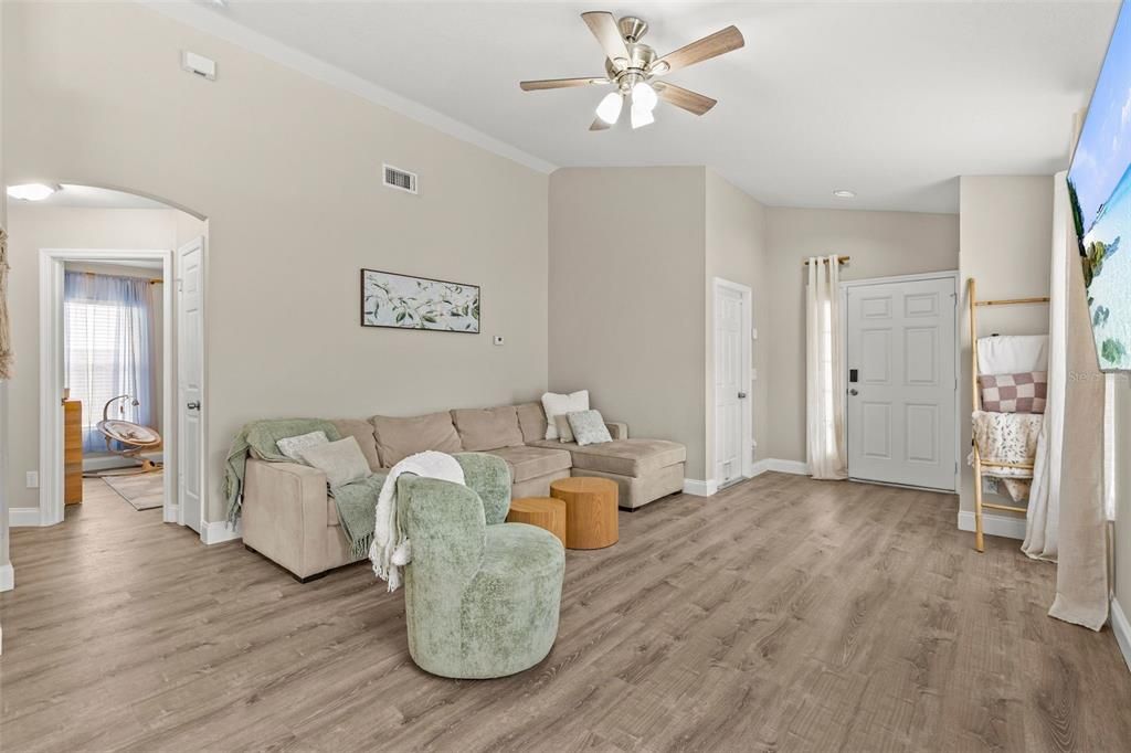 For Sale: $375,000 (3 beds, 2 baths, 1335 Square Feet)