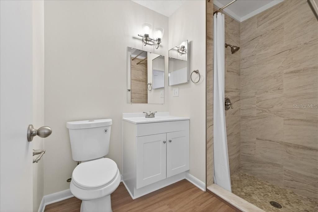 En Venta: $439,900 (5 camas, 4 baños, 2059 Pies cuadrados)
