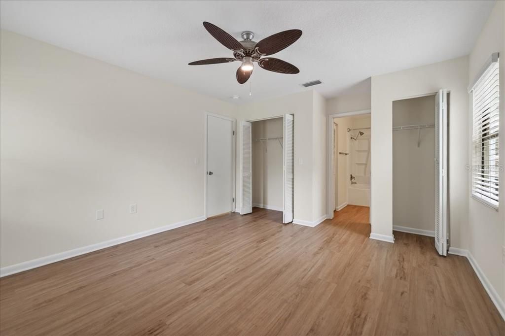 En Venta: $439,900 (5 camas, 4 baños, 2059 Pies cuadrados)