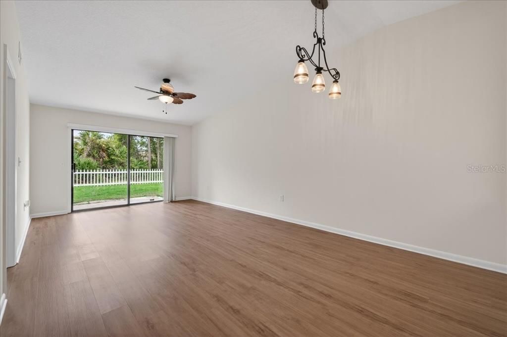 En Venta: $439,900 (5 camas, 4 baños, 2059 Pies cuadrados)