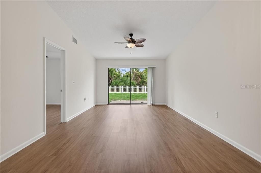 En Venta: $439,900 (5 camas, 4 baños, 2059 Pies cuadrados)