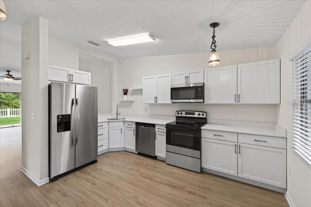 En Venta: $439,900 (5 camas, 4 baños, 2059 Pies cuadrados)