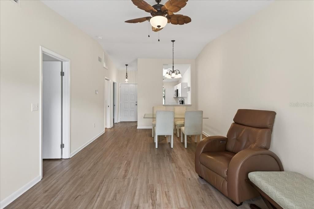 En Venta: $439,900 (5 camas, 4 baños, 2059 Pies cuadrados)