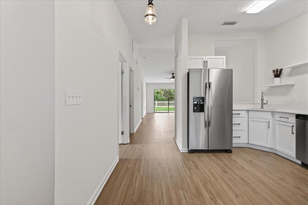En Venta: $439,900 (5 camas, 4 baños, 2059 Pies cuadrados)