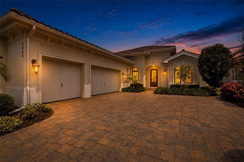 For Sale: $1,685,000 (3 beds, 2 baths, 2585 Square Feet)