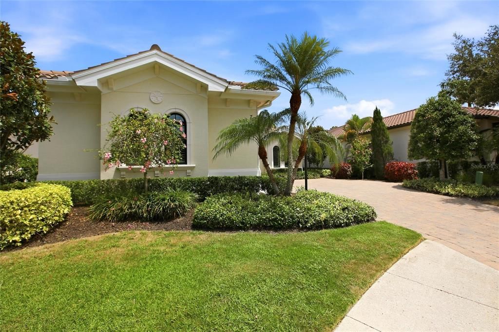 For Sale: $1,685,000 (3 beds, 2 baths, 2585 Square Feet)