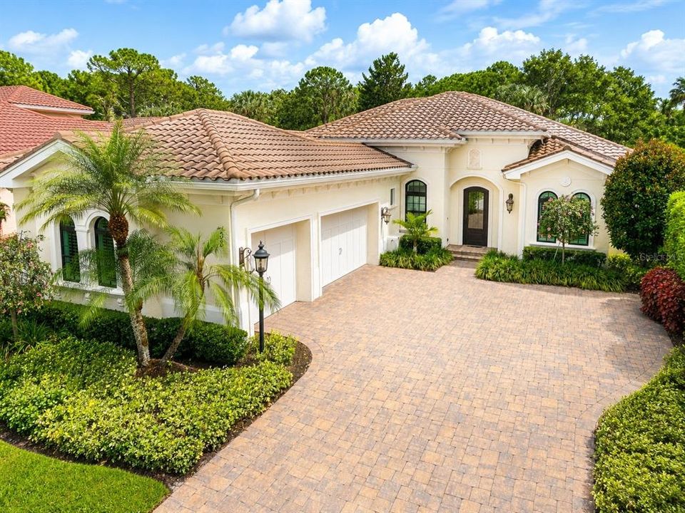 For Sale: $1,685,000 (3 beds, 2 baths, 2585 Square Feet)