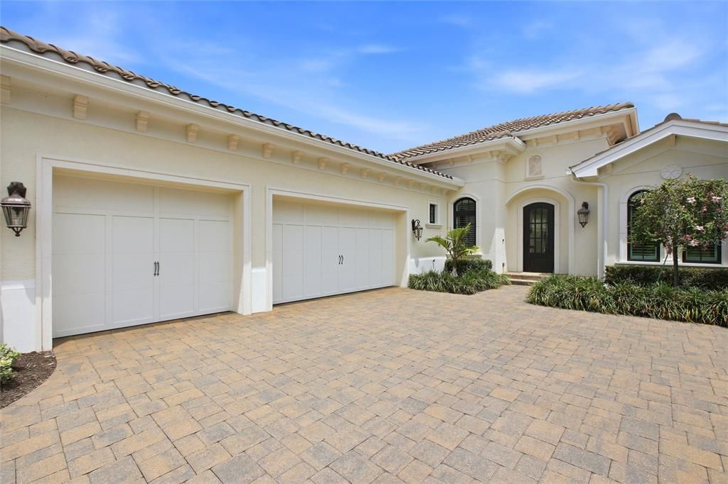 For Sale: $1,685,000 (3 beds, 2 baths, 2585 Square Feet)