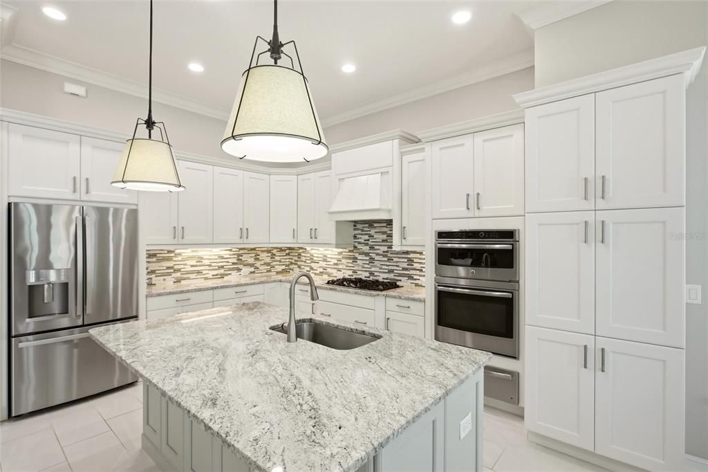 For Sale: $1,685,000 (3 beds, 2 baths, 2585 Square Feet)