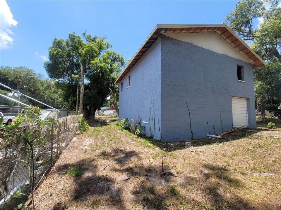 For Sale: $199,000 (1 beds, 1 baths, 2170 Square Feet)