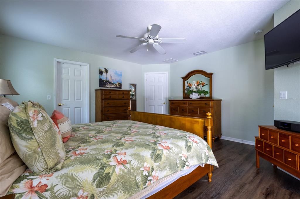 For Sale: $425,000 (3 beds, 2 baths, 1548 Square Feet)