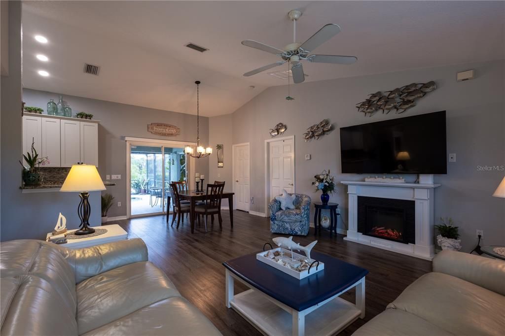 For Sale: $425,000 (3 beds, 2 baths, 1548 Square Feet)