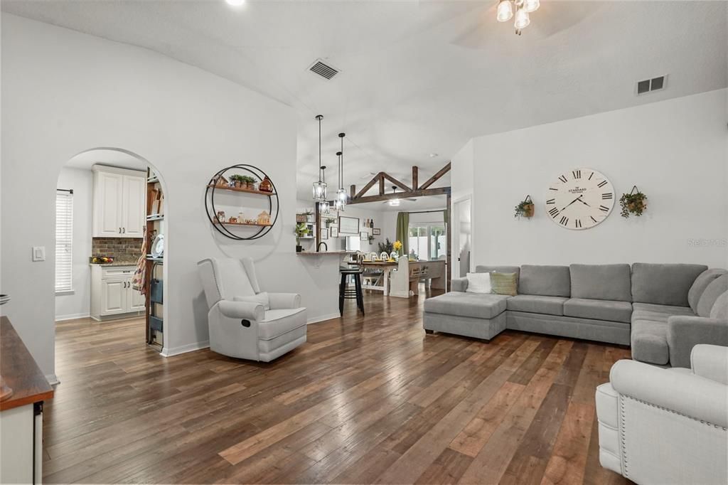 For Sale: $550,000 (3 beds, 2 baths, 1618 Square Feet)