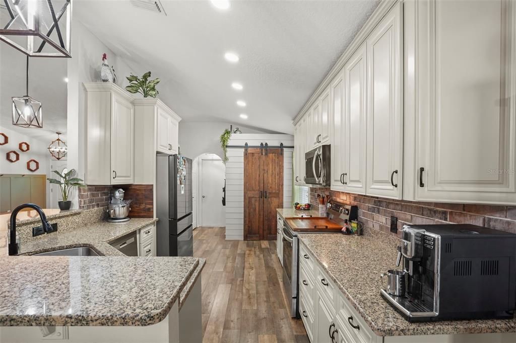 For Sale: $550,000 (3 beds, 2 baths, 1618 Square Feet)
