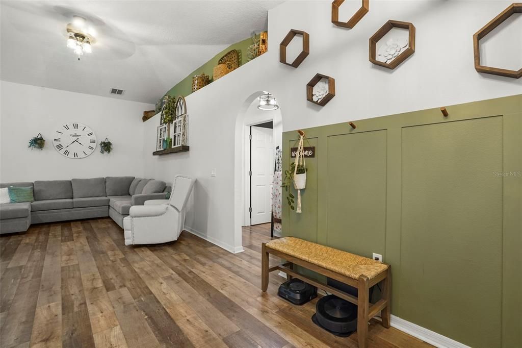 For Sale: $550,000 (3 beds, 2 baths, 1618 Square Feet)
