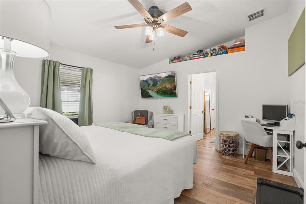 For Sale: $550,000 (3 beds, 2 baths, 1618 Square Feet)