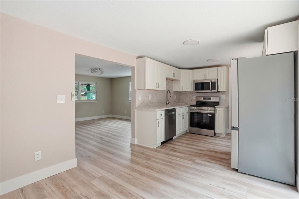 For Sale: $339,500 (3 beds, 2 baths, 1254 Square Feet)