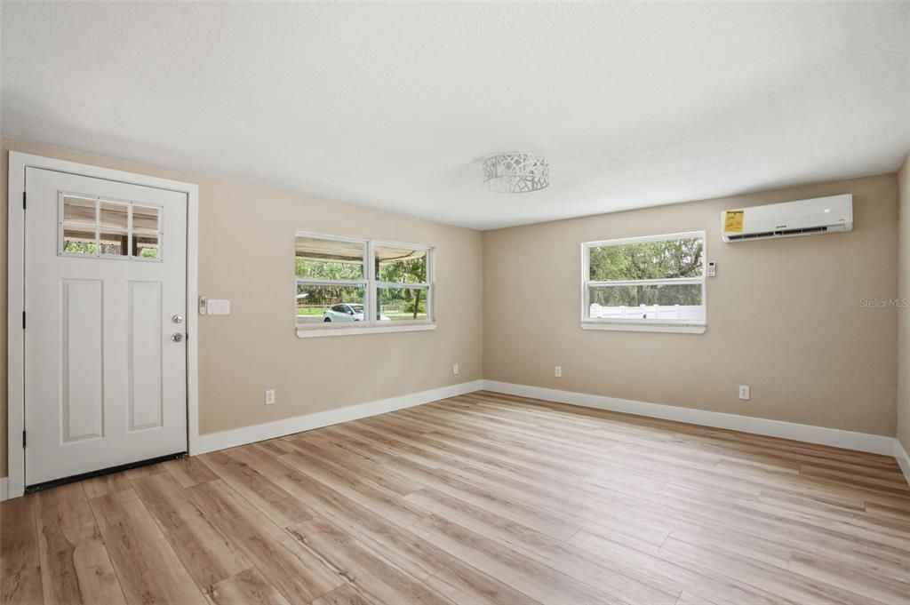 For Sale: $339,500 (3 beds, 2 baths, 1254 Square Feet)