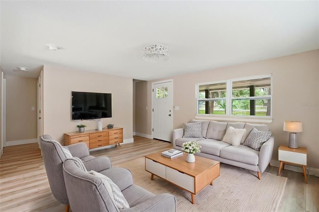 For Sale: $339,500 (3 beds, 2 baths, 1254 Square Feet)