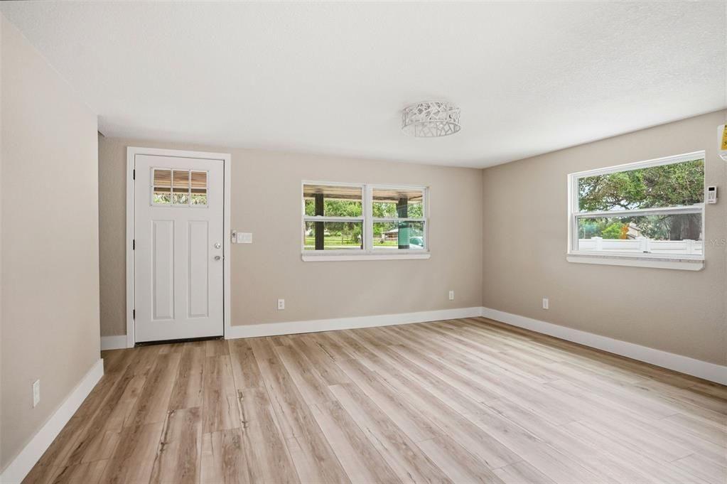 For Sale: $339,500 (3 beds, 2 baths, 1254 Square Feet)