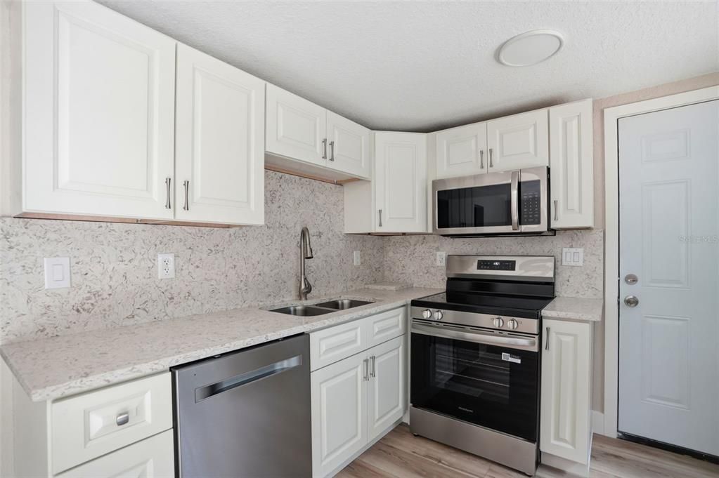 For Sale: $339,500 (3 beds, 2 baths, 1254 Square Feet)