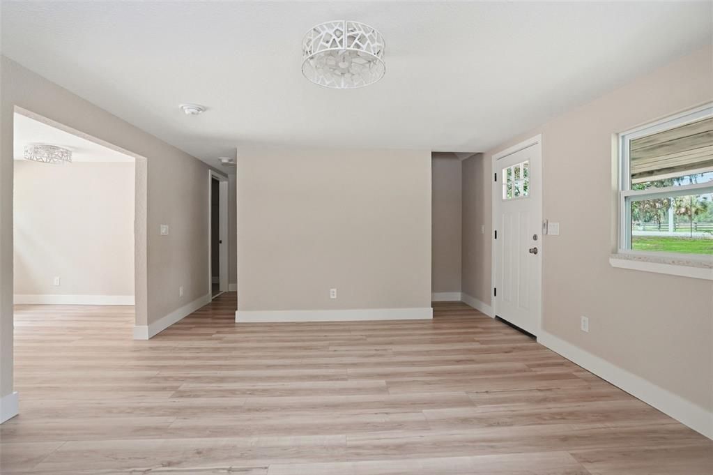 For Sale: $339,500 (3 beds, 2 baths, 1254 Square Feet)