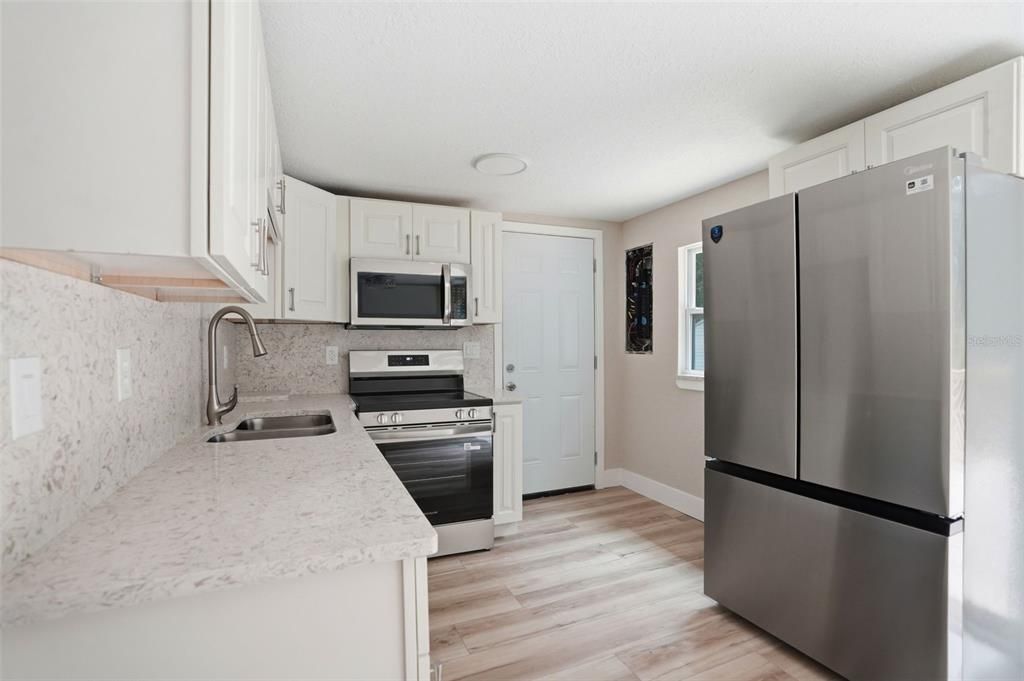 For Sale: $339,500 (3 beds, 2 baths, 1254 Square Feet)