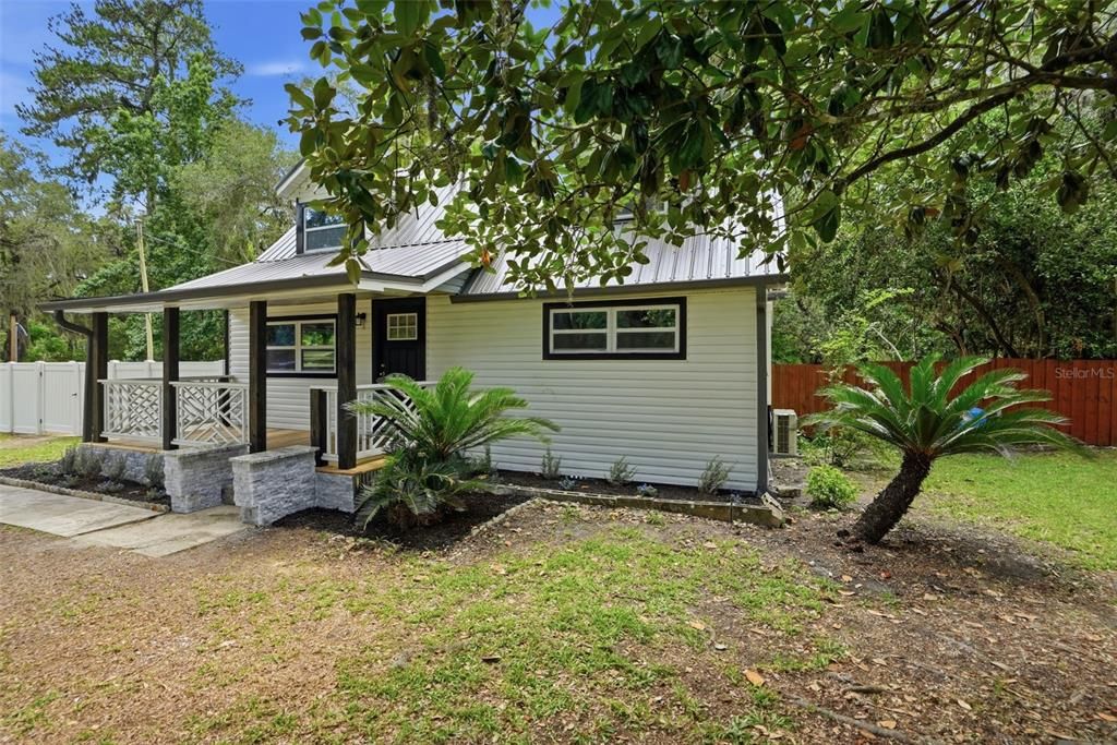 For Sale: $339,500 (3 beds, 2 baths, 1254 Square Feet)