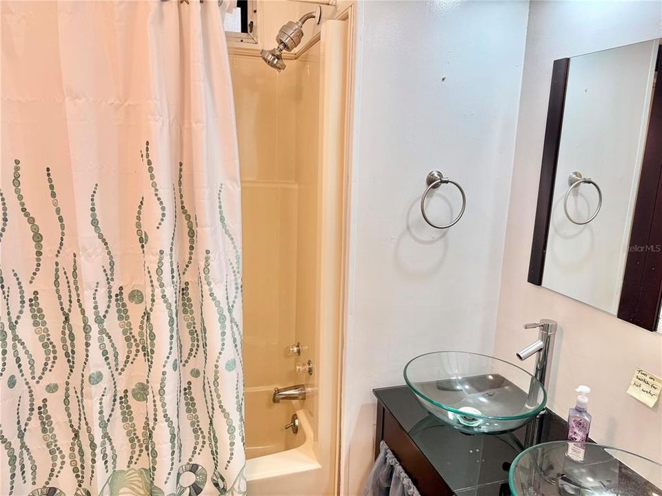 На продажу: $59,000 (2 спален, 2 ванн, 770 Квадратных фут)