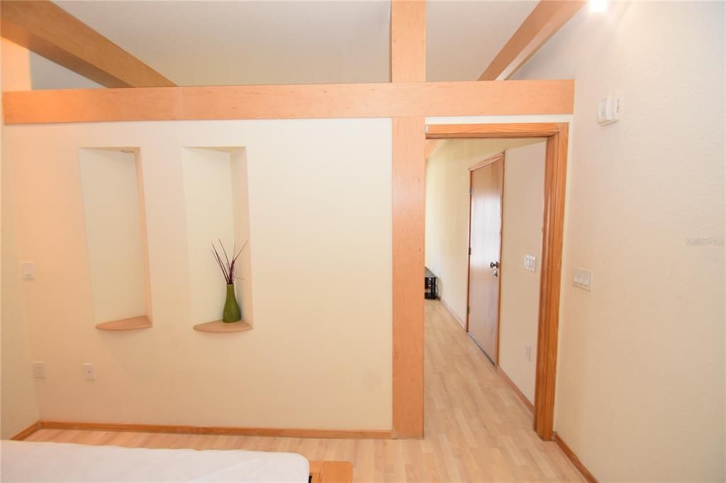 For Rent: $1,350 (1 beds, 1 baths, 670 Square Feet)