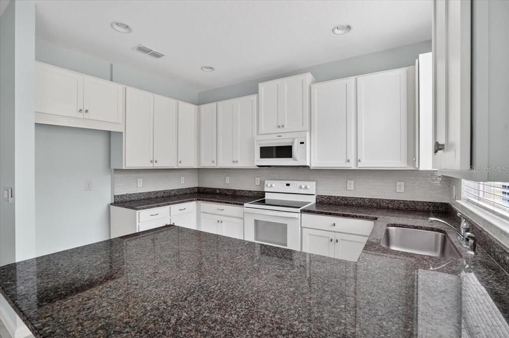 En Venta: $299,000 (3 camas, 2 baños, 1512 Pies cuadrados)