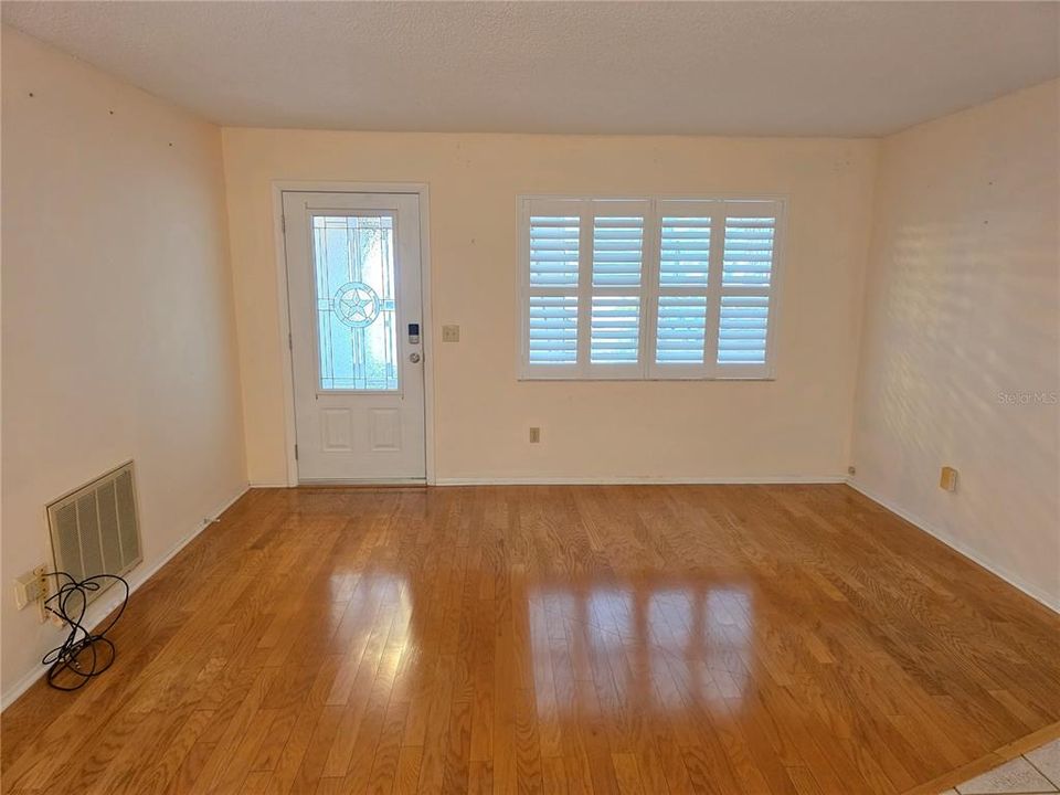 For Sale: $280,000 (2 beds, 2 baths, 1032 Square Feet)