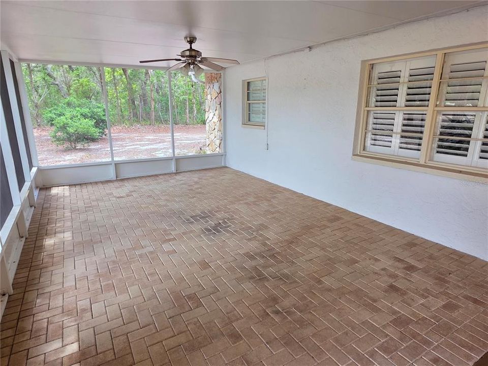 For Sale: $280,000 (2 beds, 2 baths, 1032 Square Feet)
