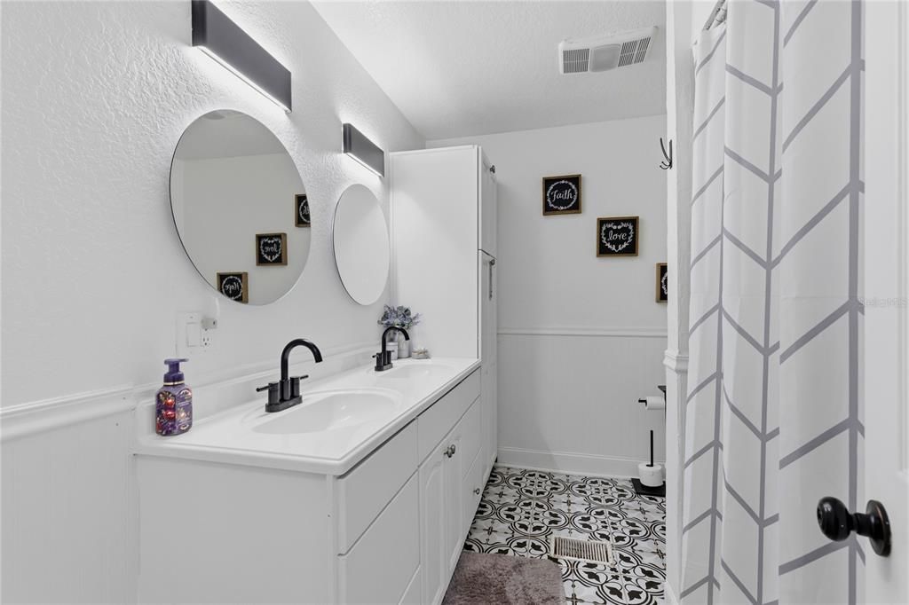 For Sale: $699,000 (4 beds, 2 baths, 2754 Square Feet)