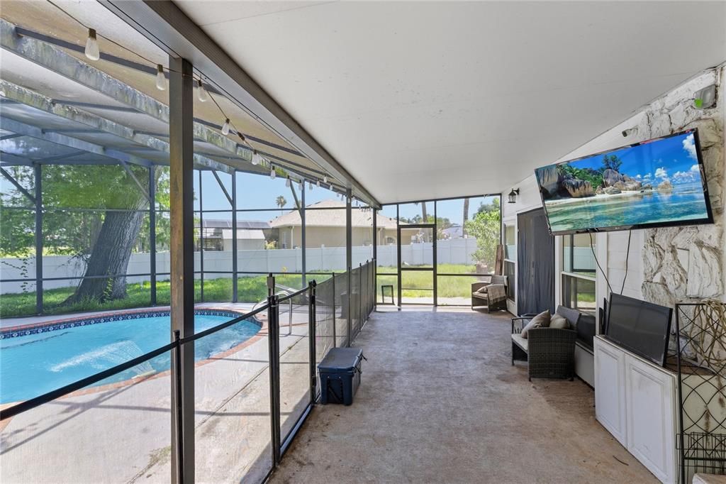 For Sale: $699,000 (4 beds, 2 baths, 2754 Square Feet)