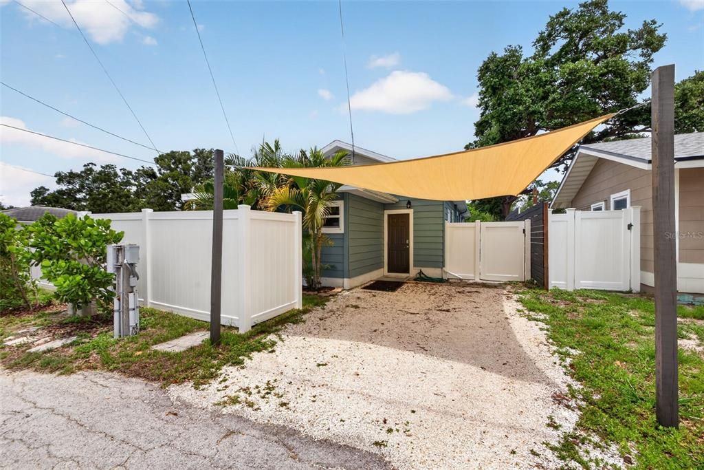 For Rent: $1,500 (1 beds, 1 baths, 250 Square Feet)