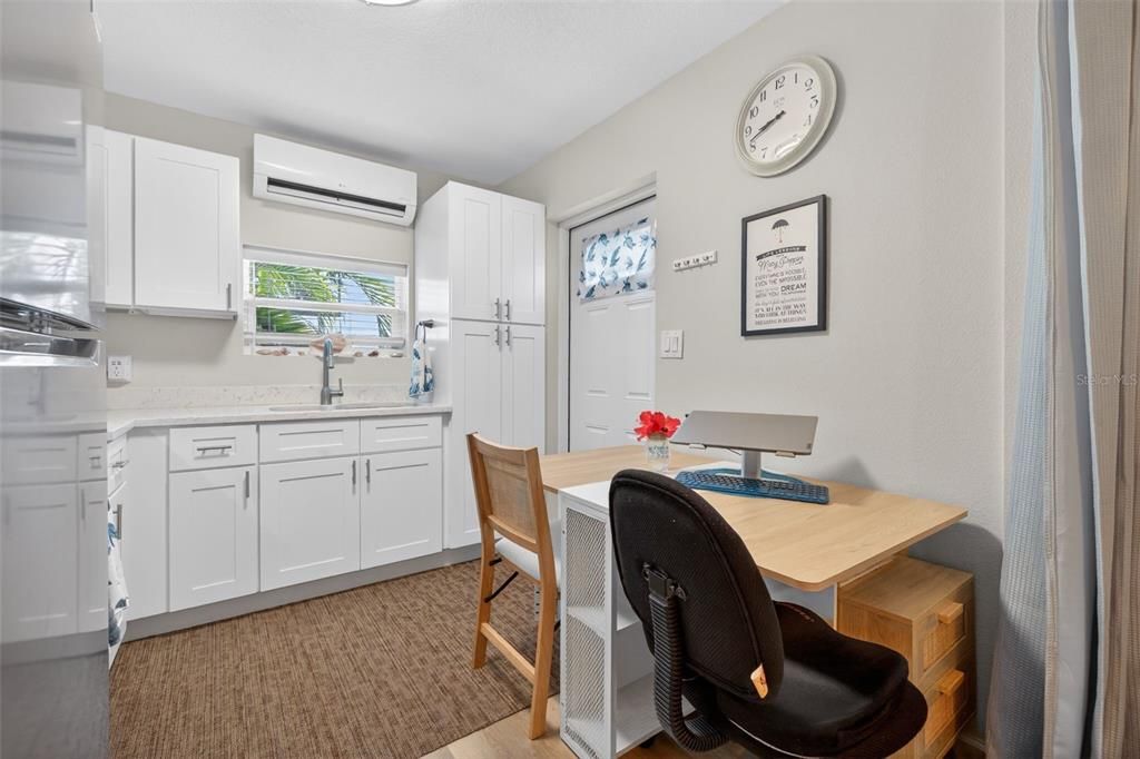 For Rent: $1,500 (1 beds, 1 baths, 250 Square Feet)