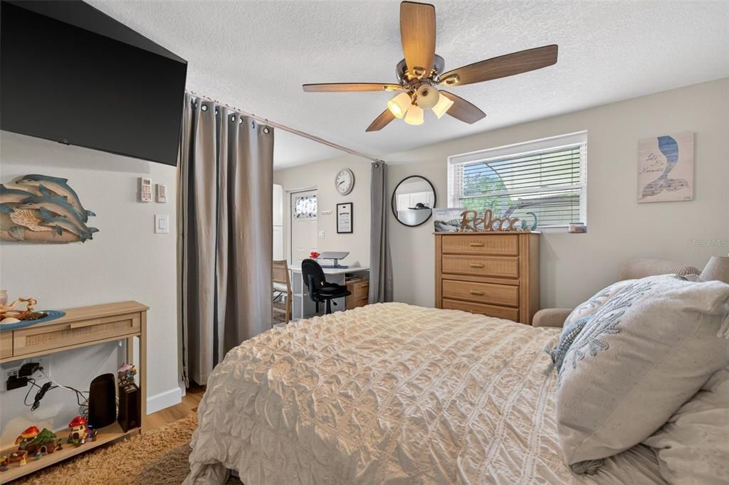 For Rent: $1,500 (1 beds, 1 baths, 250 Square Feet)