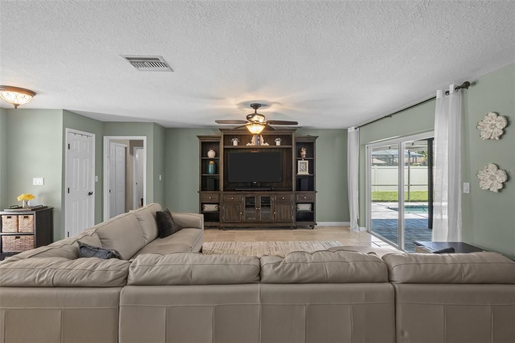 Active With Contract: $699,000 (4 beds, 3 baths, 2134 Square Feet)